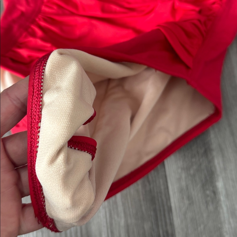 La Blanca swimsuit one piece red ruched women’s twist beach pool cruise - Picture 4 of 7